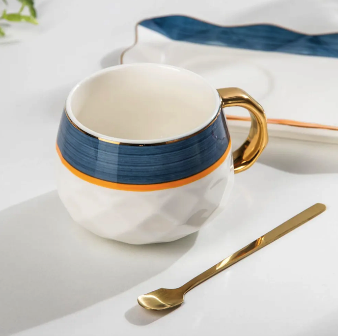 Фарфоровая кружка с подставкой Whole