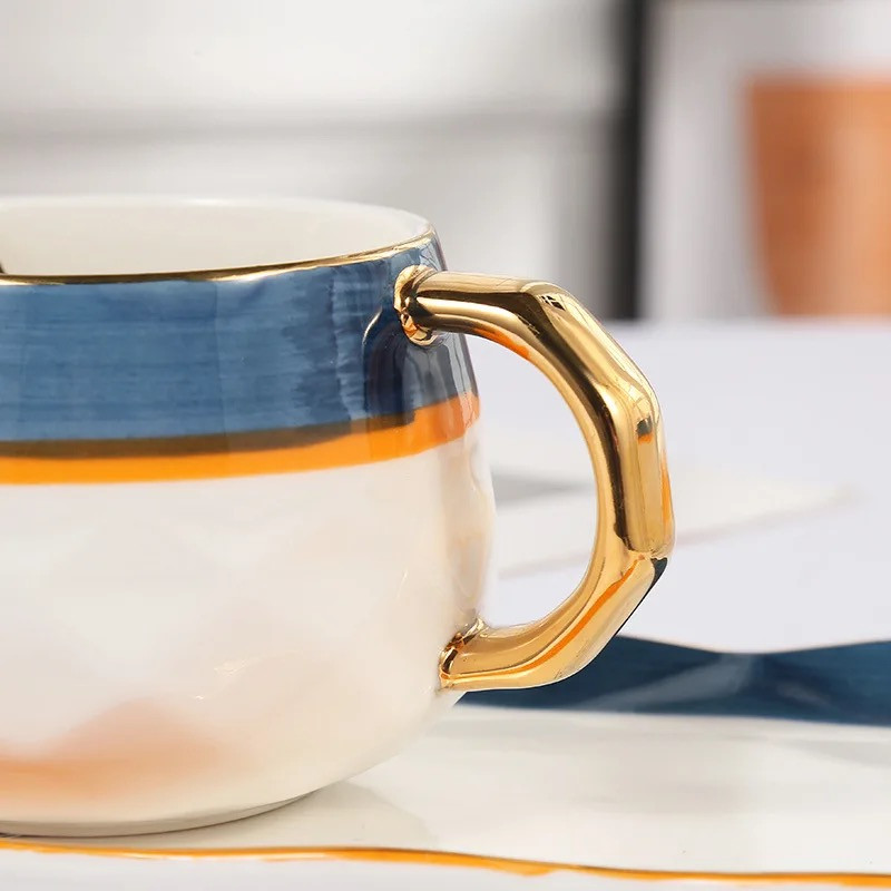 Фарфоровая кружка с подставкой Whole