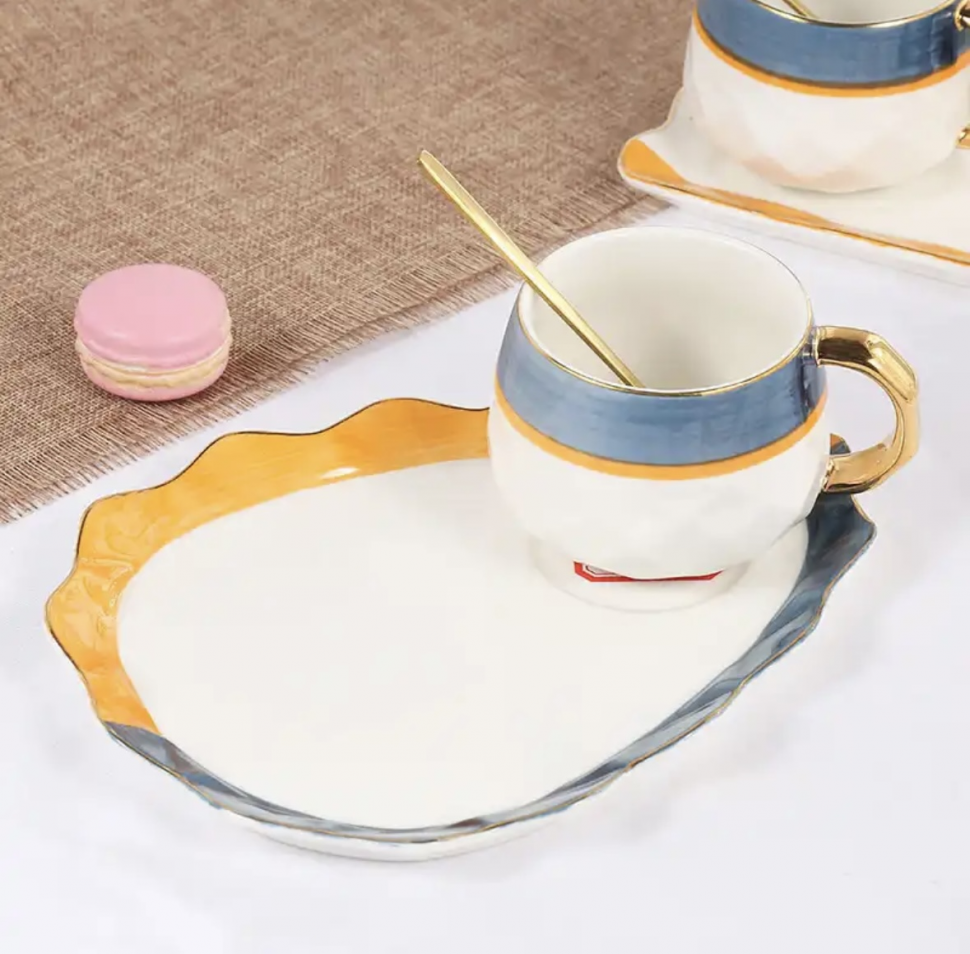 Фарфоровая кружка с подставкой Whole