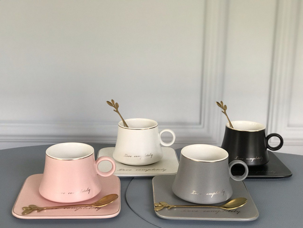 Фарфоровая кружка с подставкой Tracery