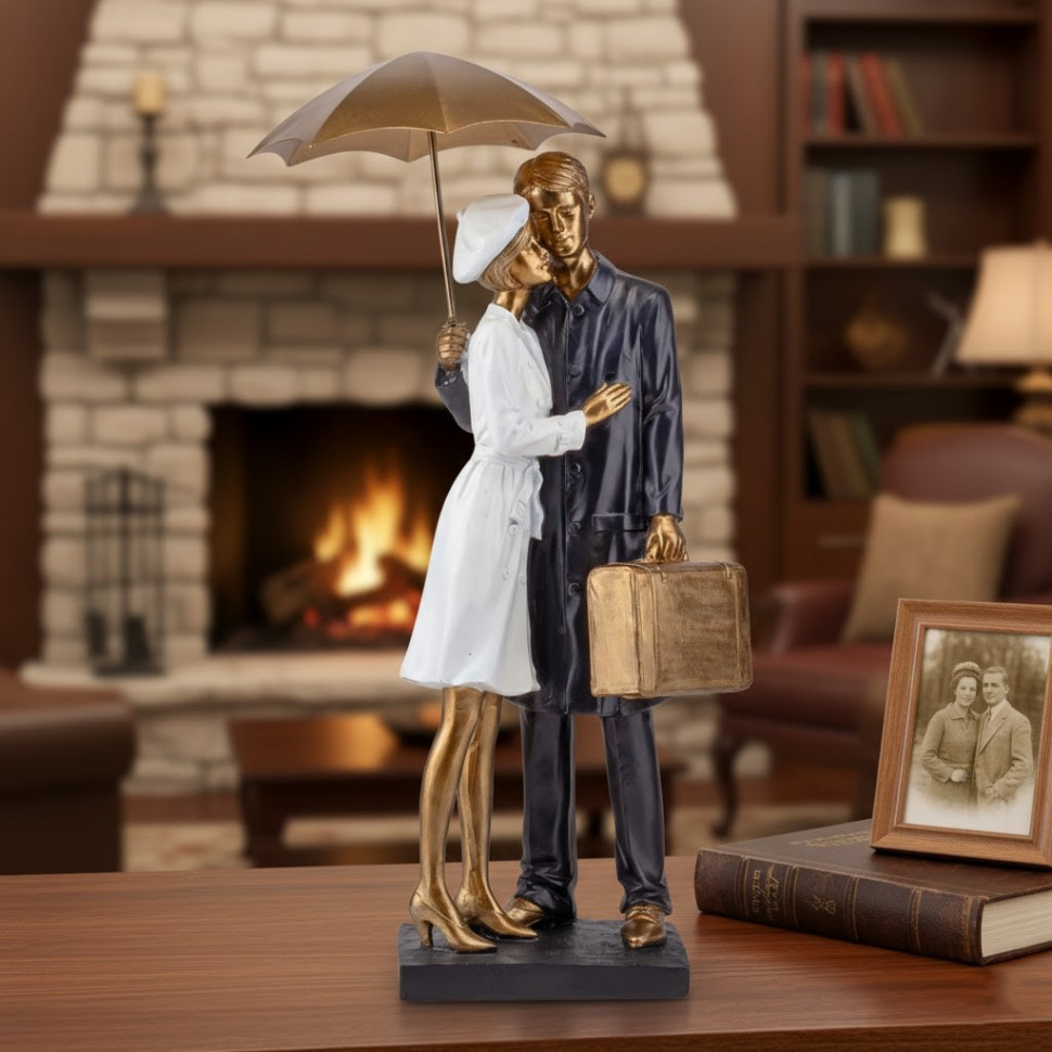 Статуетка Love at a distance