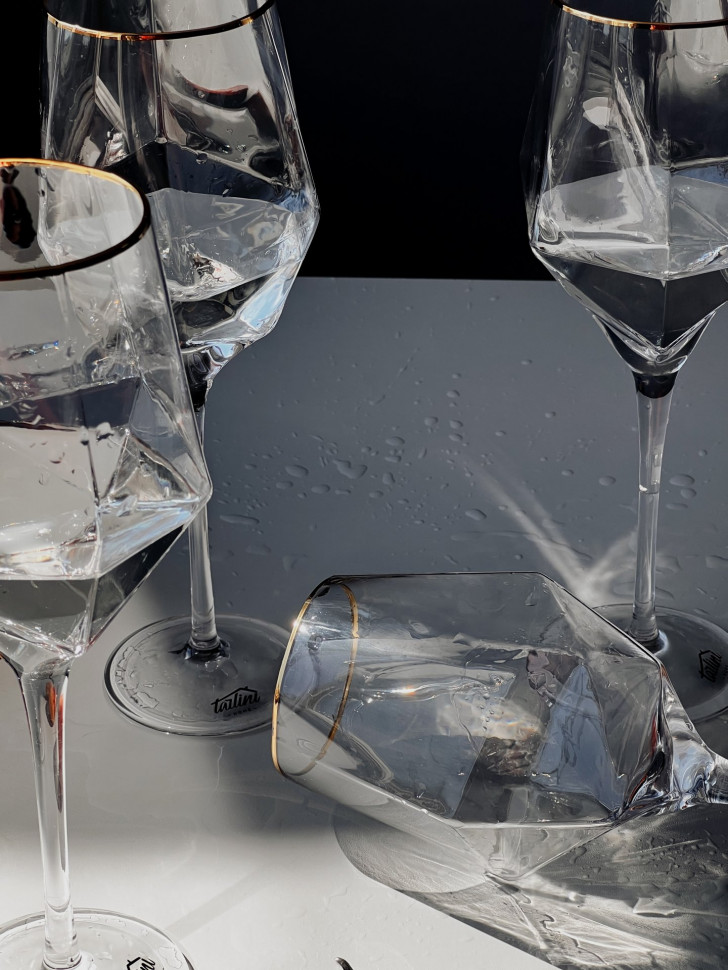 Набір келихів для вина (4 шт) та стопер Blush Set