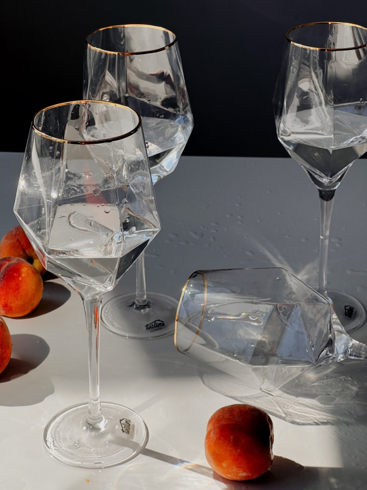 Набір келихів для вина (4 шт) та стопер Blush Set