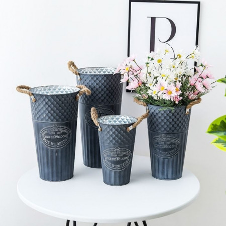 Металлическое кашпо Blom