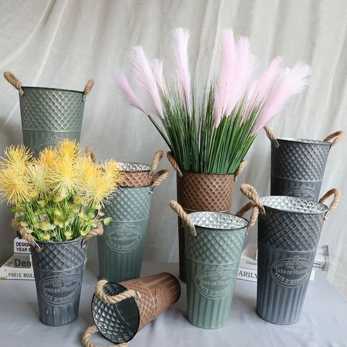 Металлическое кашпо Blom