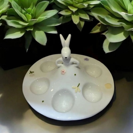 Подставка для 6 яиц White rabbit in the garden