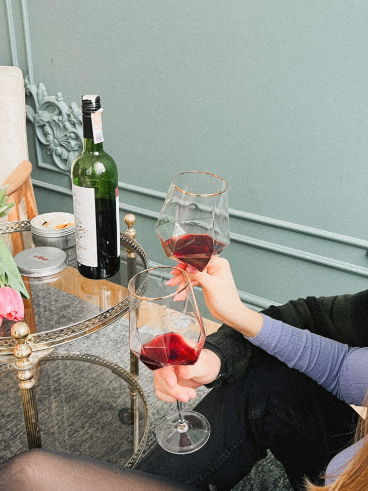 Бокалы для вина (2 шт) и сервировочная доска Blush Brie