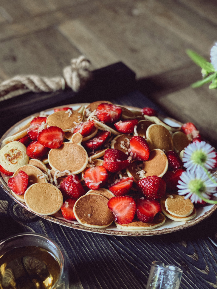 Фарфоровое блюдо Porcelain