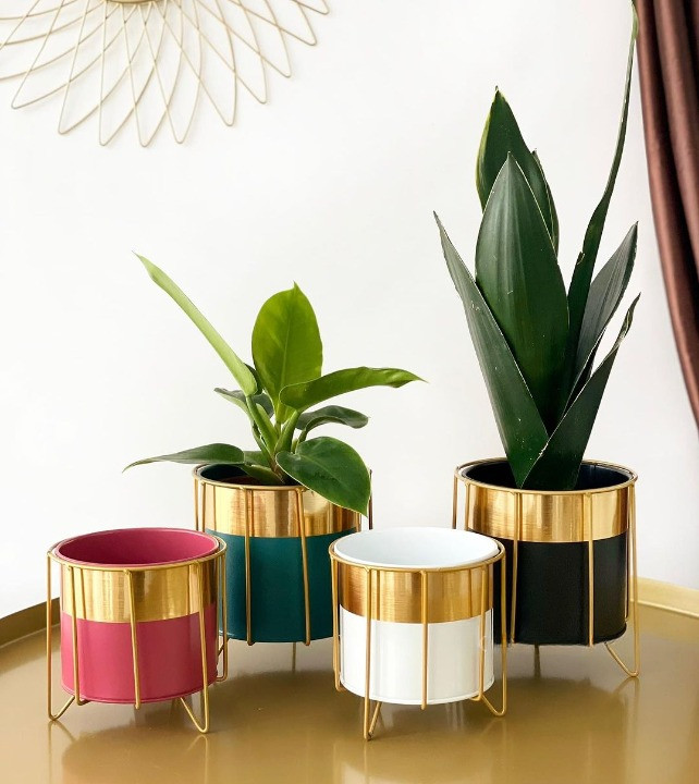 Металеве кашпо на підставці Circle