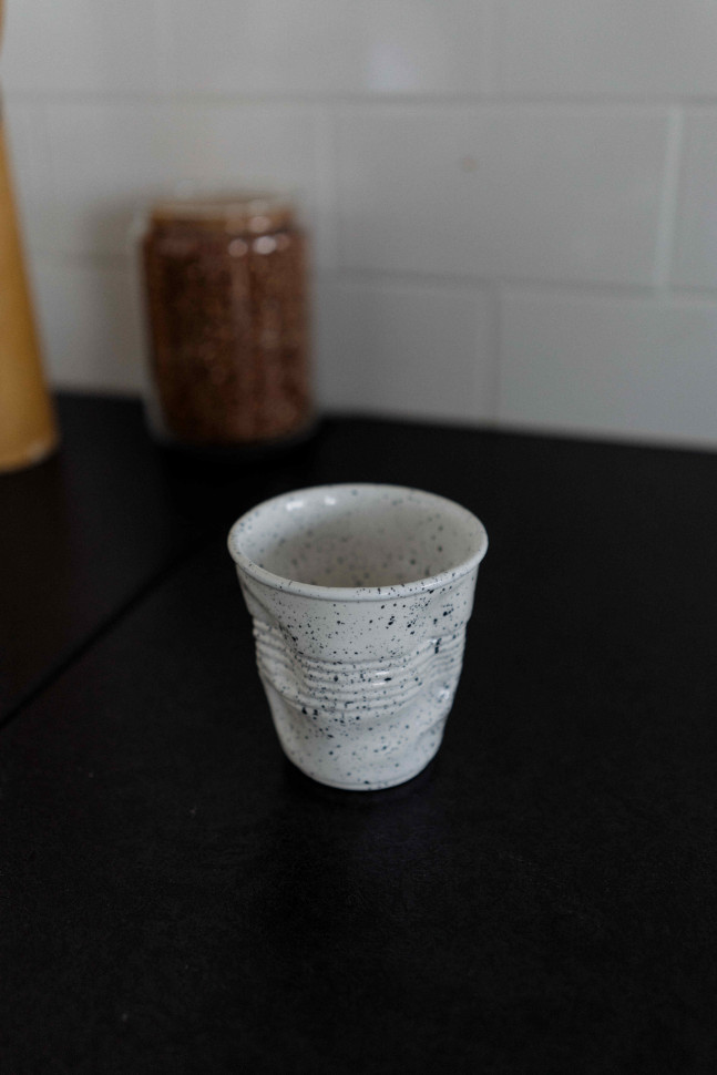 Мятый стакан Basil