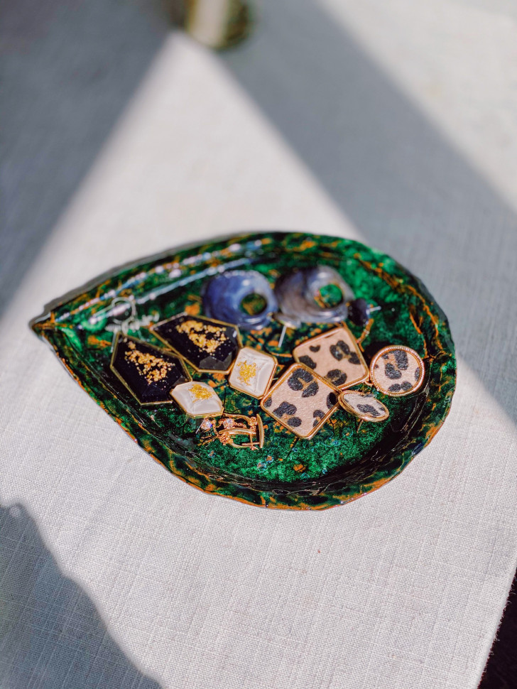 Зеленая керамическая тарелка Leaf