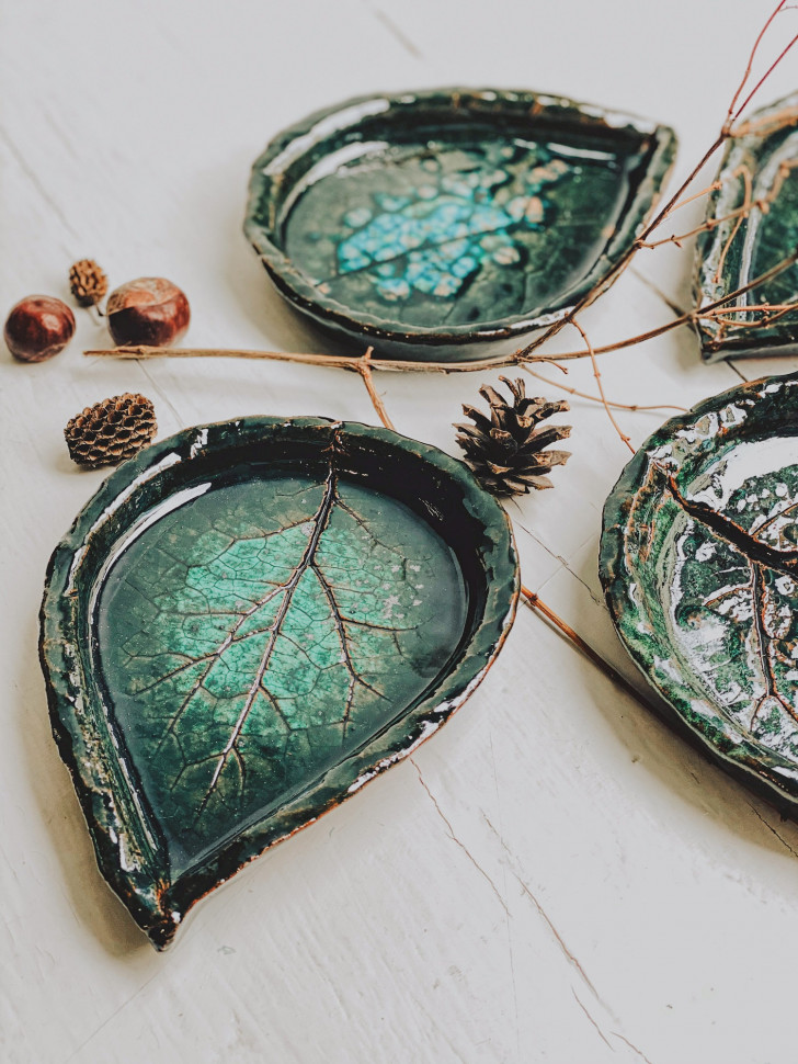 Зеленая керамическая тарелка Leaf