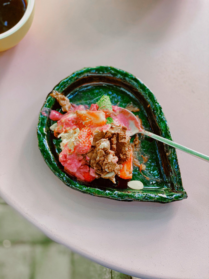 Зеленая керамическая тарелка Leaf