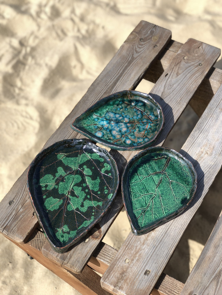 Зеленая керамическая тарелка Leaf