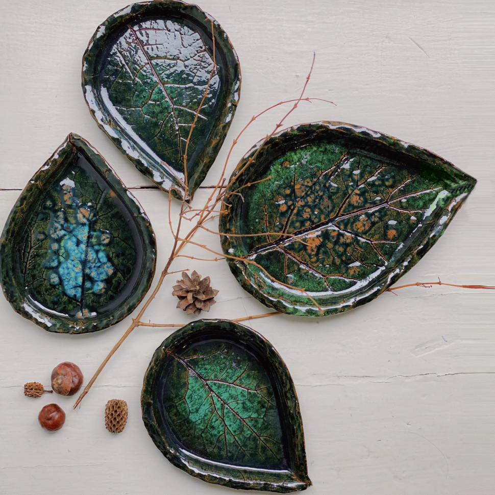 Зеленая керамическая тарелка Leaf