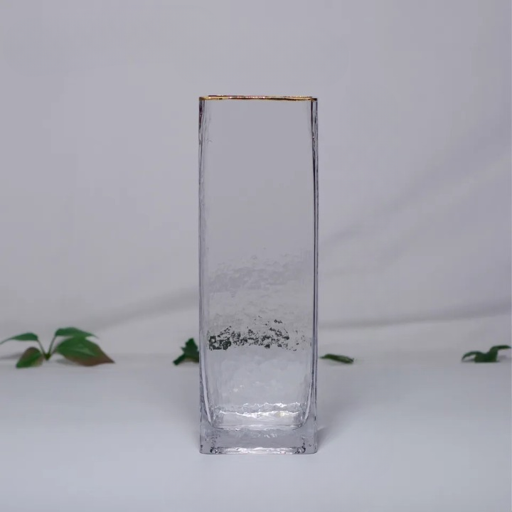 Ваза с золотым ободком Quadrate