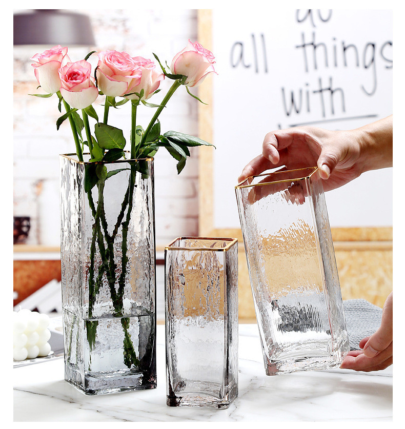 Ваза с золотым ободком Quadrate