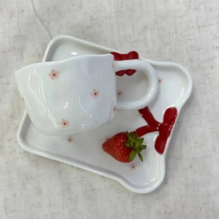 Чашка з блюдцем Red bows 220 мл