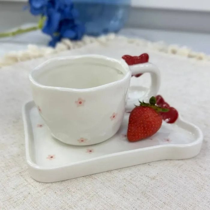 Чашка з блюдцем Red bows 220 мл