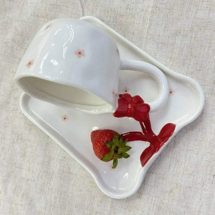 Чашка з блюдцем Red bows 220 мл