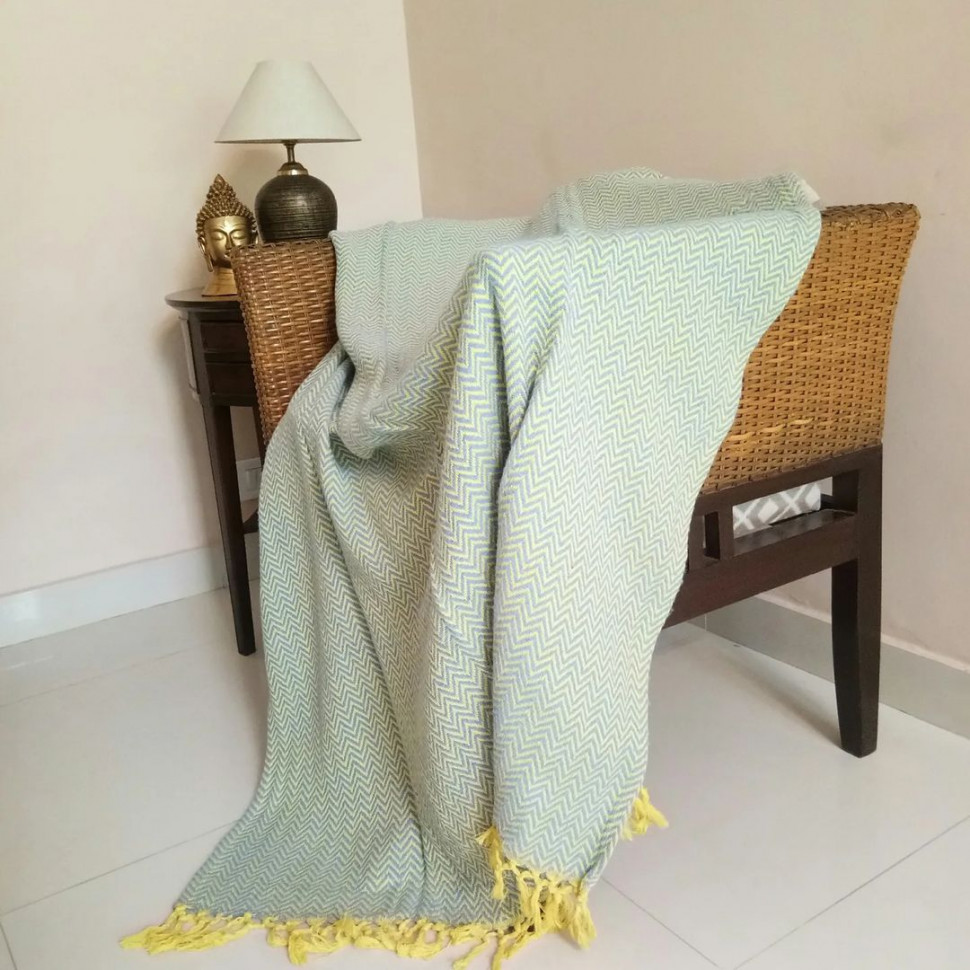 Плед из переработанного материала National