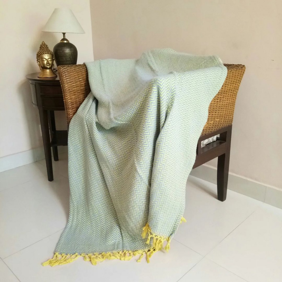 Плед из переработанного материала National