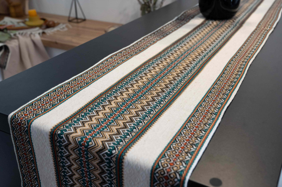 Вишита доріжка-скатертина та серветки Ethnic