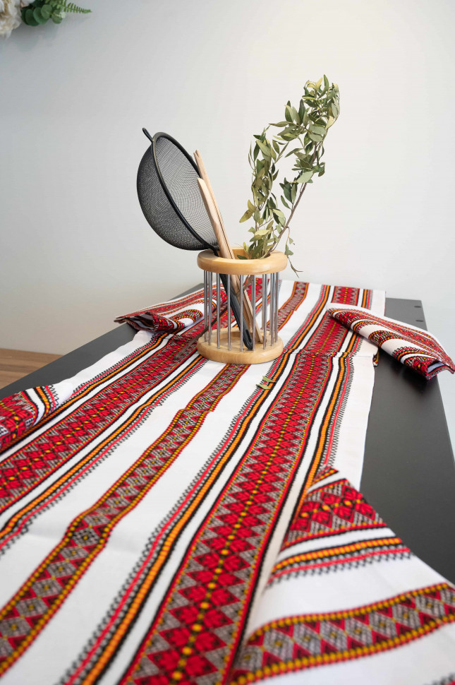 Вишита доріжка-скатертина та серветки Ethnic