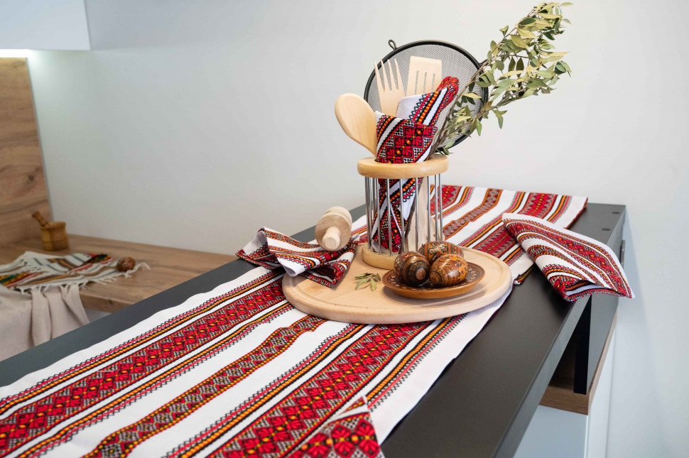 Вишита доріжка-скатертина та серветки Ethnic