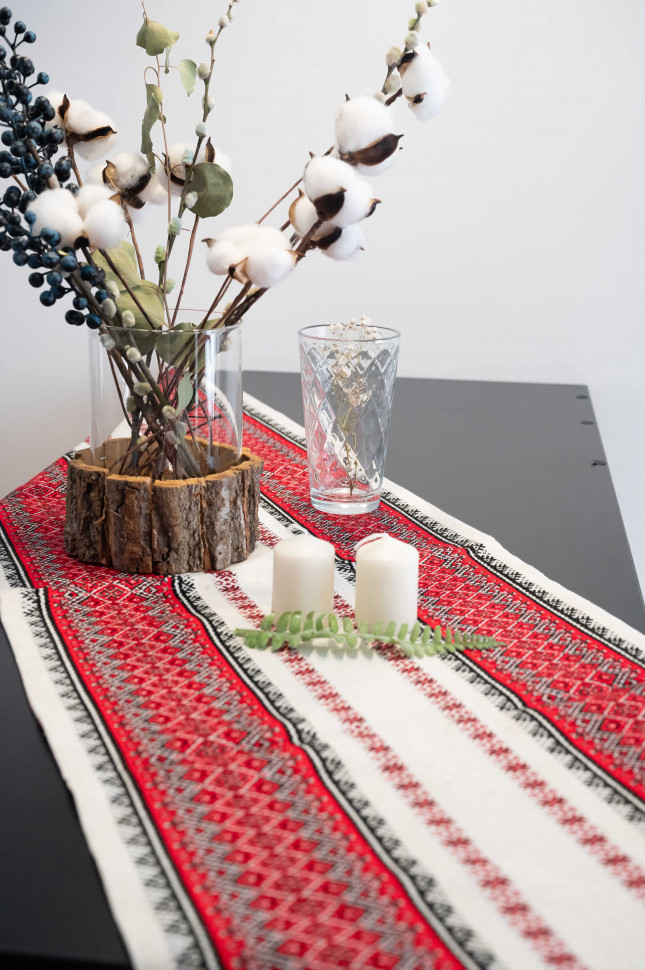 Вишита доріжка-скатертина та серветки Ethnic