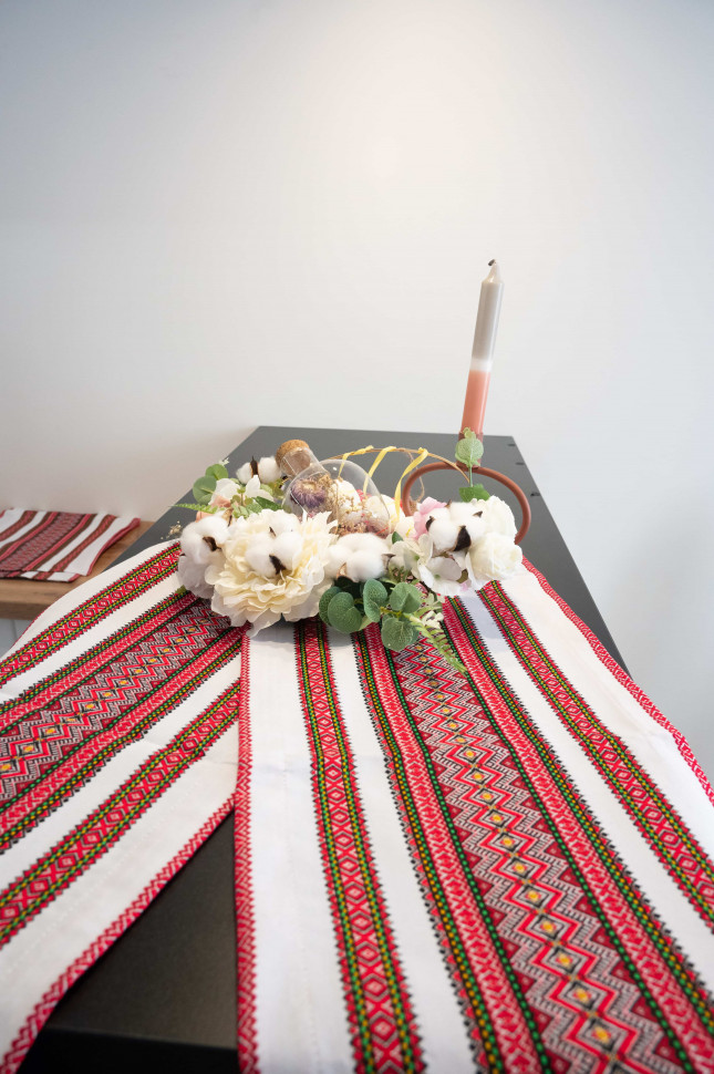 Вишита доріжка-скатертина та серветки Ethnic