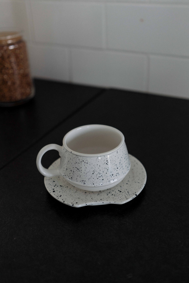 Керамическая чашка с блюдцем Cosmo