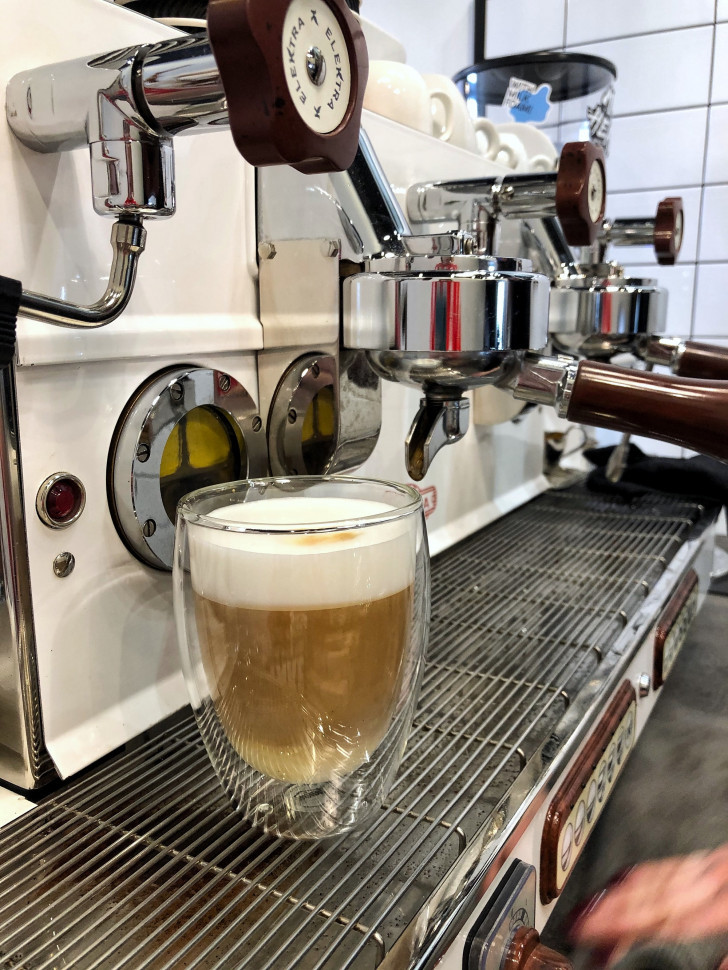 Стеклянный стакан с двойной стенкой и блюдце Peak Set